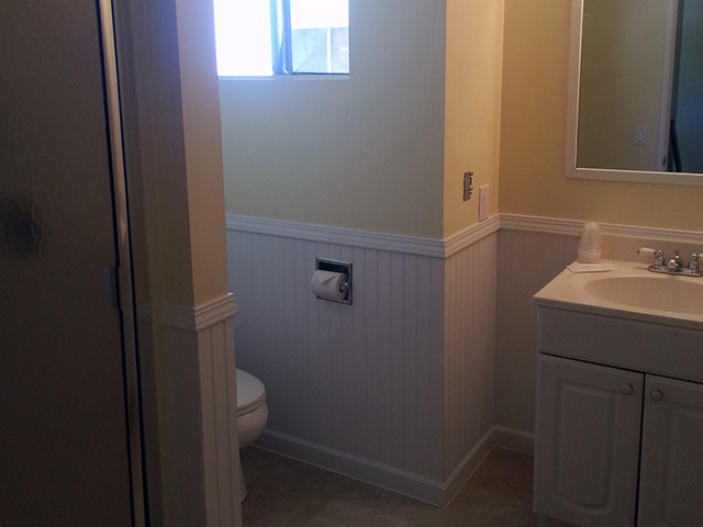 El Terado Townhomes - Upstairs Bathroom